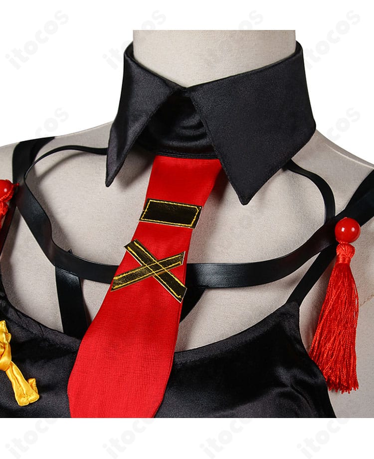 アークナイツ シー 新春「流砂」コスプレ衣装の襟元ディテール。花模様の装飾とアクセサリーの質感を捉えた近接画像