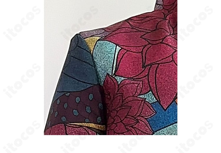 黒川イザナ衣装の肩・袖装飾の近接写真。縁取りと刺繍の仕上がりが見える画像