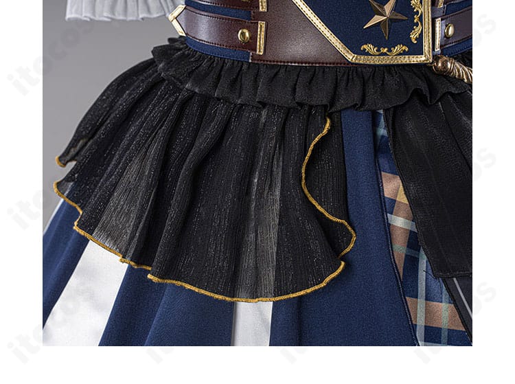 スカート装飾ディテール。動きに合わせて映えるフレアと縁取りが特徴のショット。