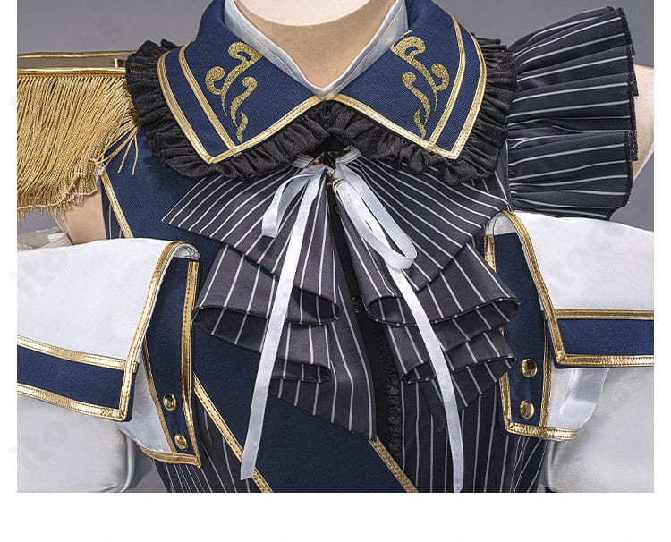 襟周りの装飾クローズアップ。刺繍とブレードの美しいデザインが強調された一枚。