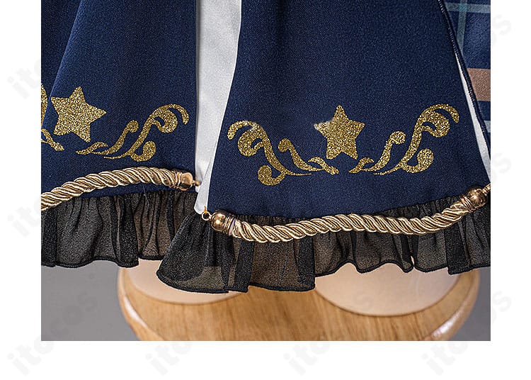 スカート下裾の装飾ディテール。ヘムラインのブレードと配色が際立つ近接写真。