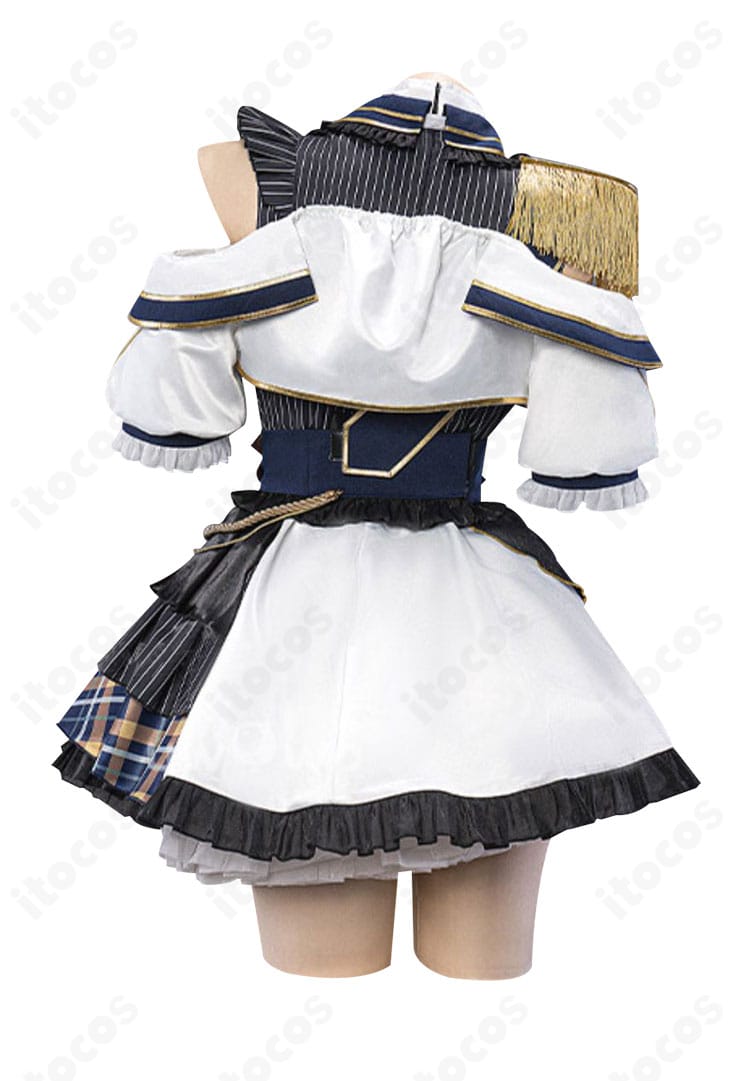 有馬かなコスプレ衣装の背面全体。背中のラインとスカートのシルエットを確認できる構図。