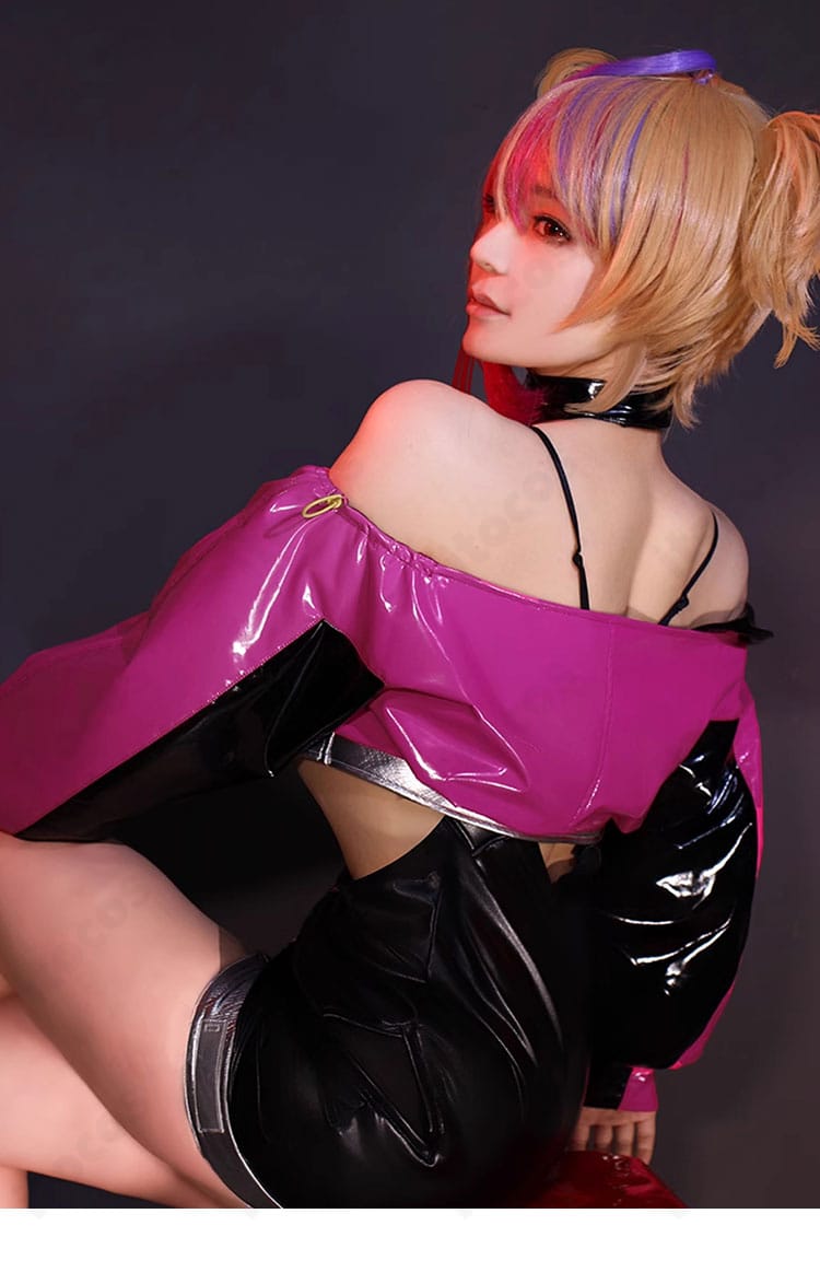 無期迷途 ニノのコスプレ衣装・背面ディテール。背中のラインと装飾配置、コートの落ち感を確認。