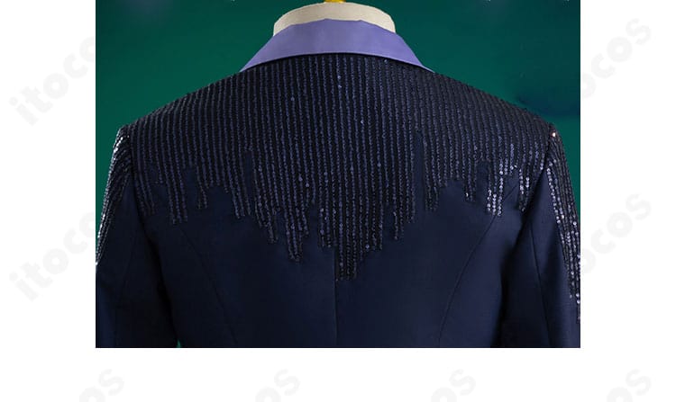 恋と深空 ホムラ コスプレ衣装 背面肩部。背中上部の装飾と縫製ラインのアップ。