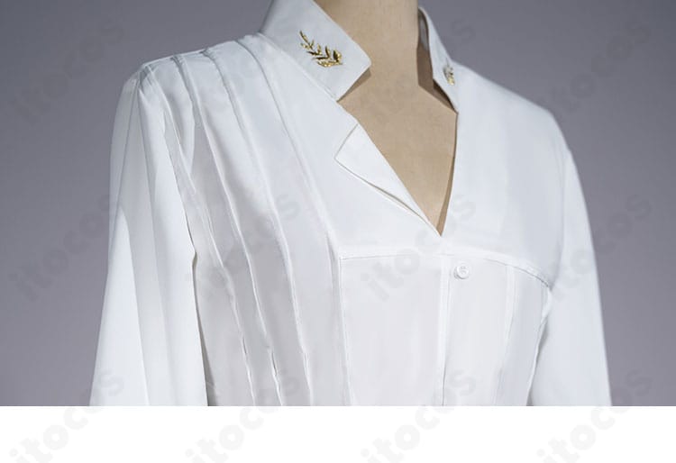 ホムラ衣装の白シャツ刺繍ディテール。襟元から胸元にかけての細かなステッチと質感が分かるクローズアップ。