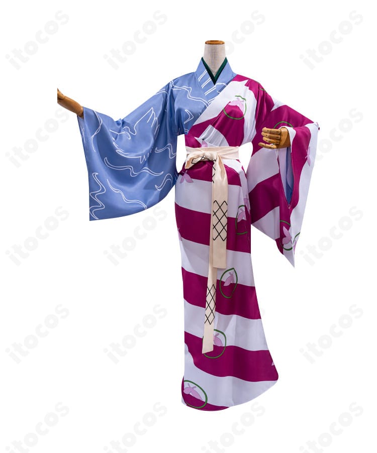 犬夜叉・神楽のコスプレ衣装 側面。袖の広がりと帯位置がわかる角度で、キャラクターの雰囲気を忠実に表現。