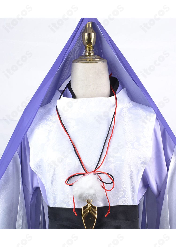 上衣の刺繍装飾ディテール。胸元から袖にかけた精緻な模様と縫製の仕上がりがわかる接写。