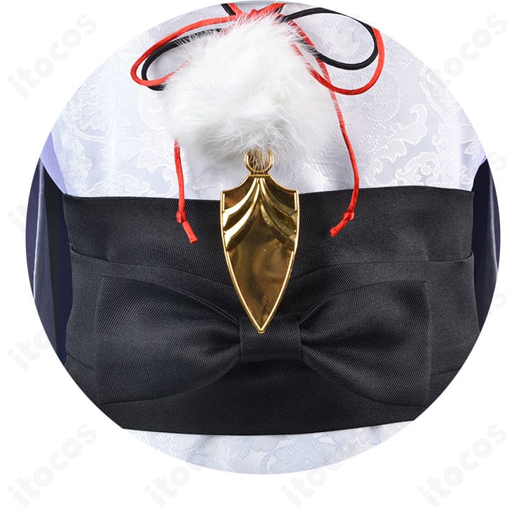 ネックレスアクセサリーの詳細。金具の形状と質感、トップのモチーフをクリアに示したクローズアップ。