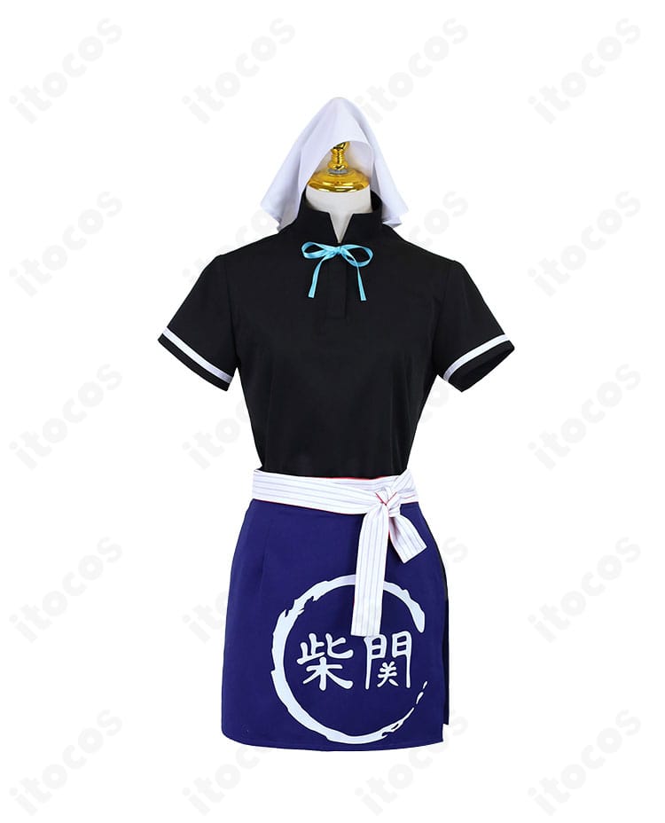 ブルーアーカイブ 黒見セリカ 柴関ラーメン制服コスプレの正面。襟のブルーリボンと刺繍が映える制服スタイル。