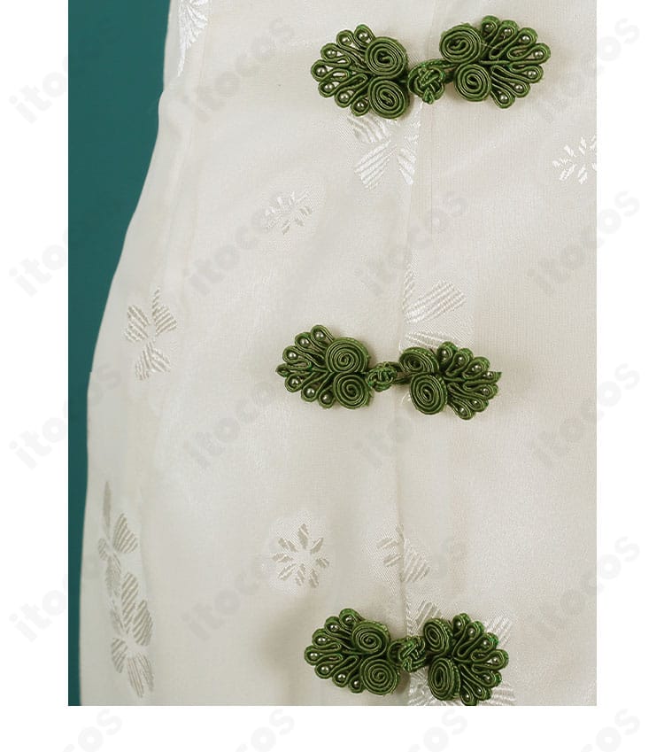 斜襟の留め紐・ボタン（系扣）装飾のクローズアップ。中華風デザインの特徴を強調