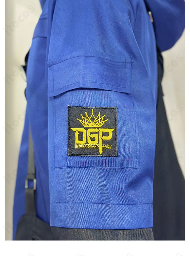 肩と袖の装飾クローズアップ。肩周りの造形と袖のデザインを鮮明に示す