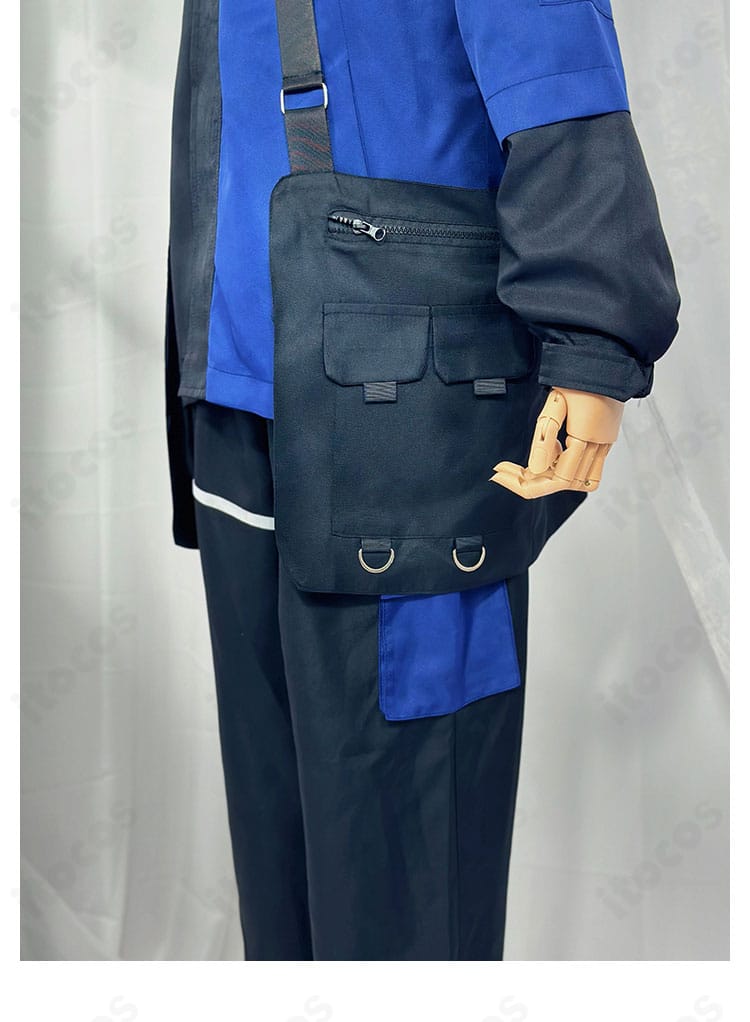 腰部左側の装飾詳細。左右非対称デザインの特徴を見せる近接ショット