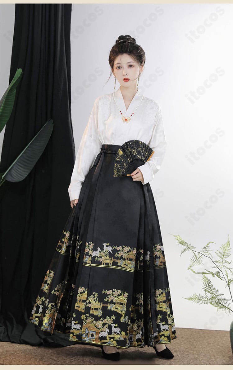 紫系の漢服・馬面裙コスプレ衣装を正面から撮影。高い再現度と快適な着心地を訴求する全身イメージ。