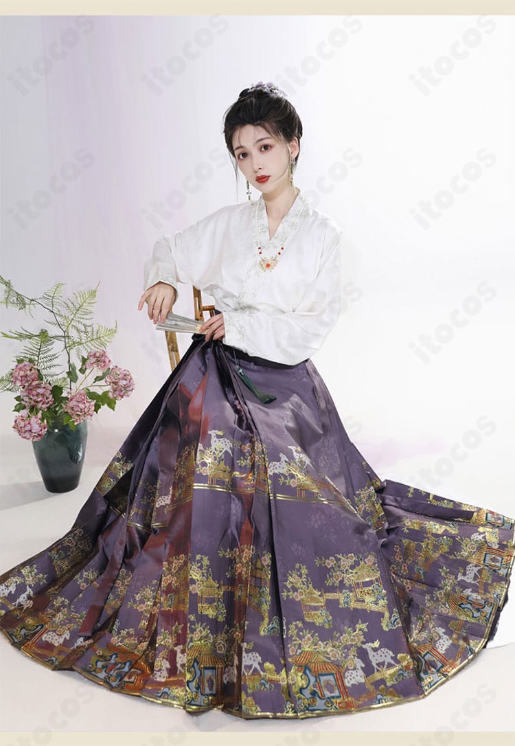 座り構図でスカートの裾ディテールを強調。刺繍の密度と装飾の美しさが伝わる近接。