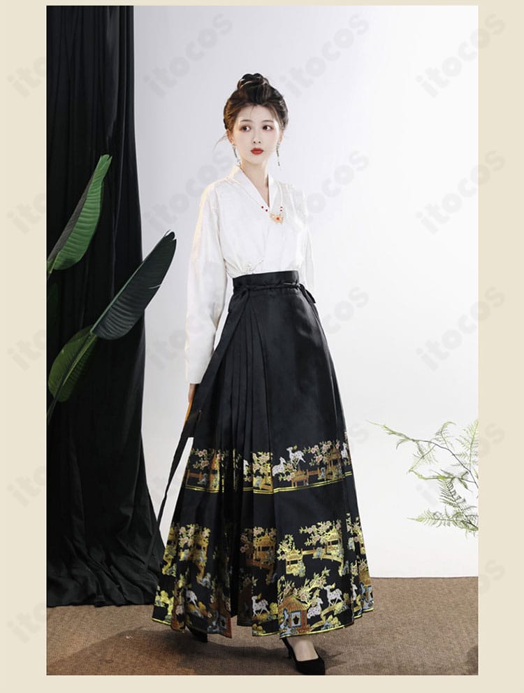 馬面裙の側面シルエット。プリーツの立体感と動きに合わせたフレアの表情を強調。