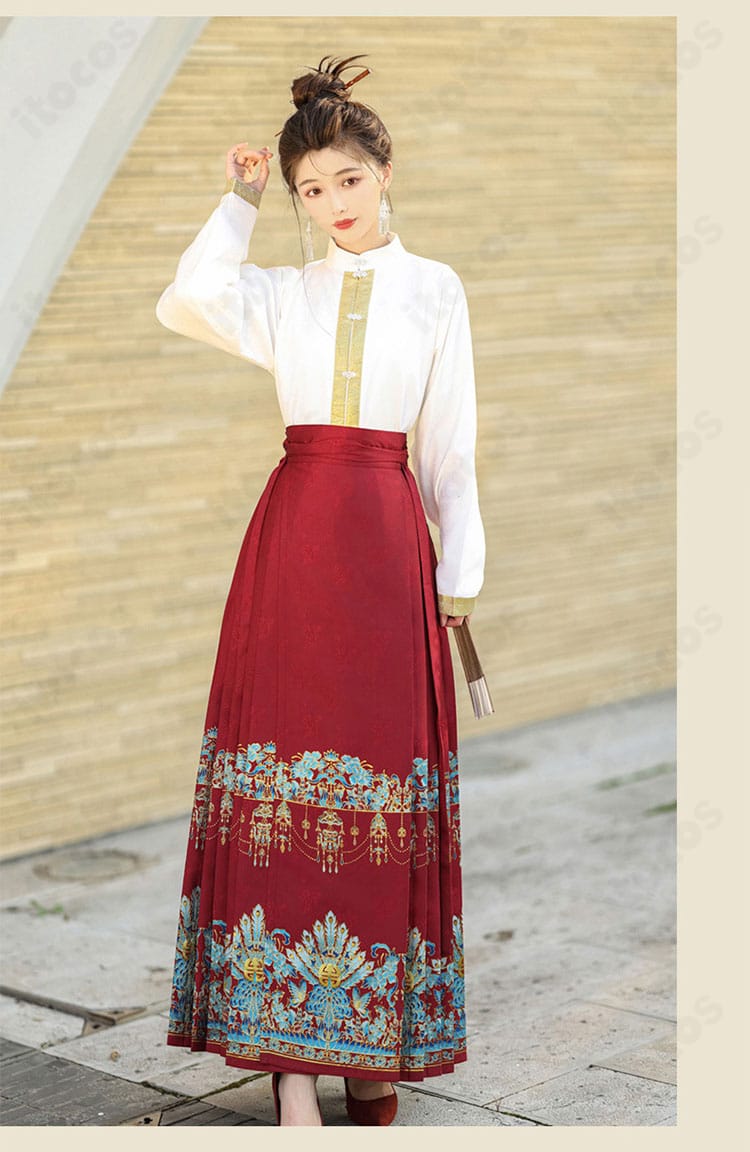 立襟トップスと馬面裙のコスプレ衣装を正面から撮影した全体ディテール