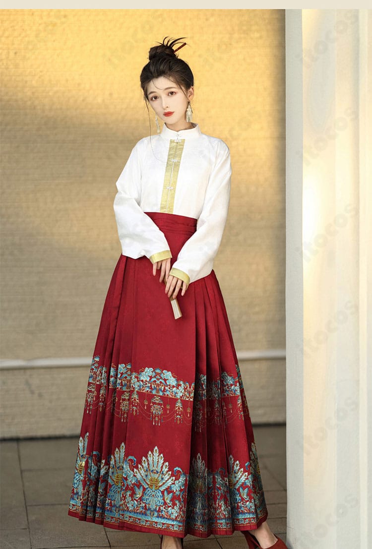 立襟トップスと馬面裙の右側面のデザイン。襟元とスカートのラインを強調