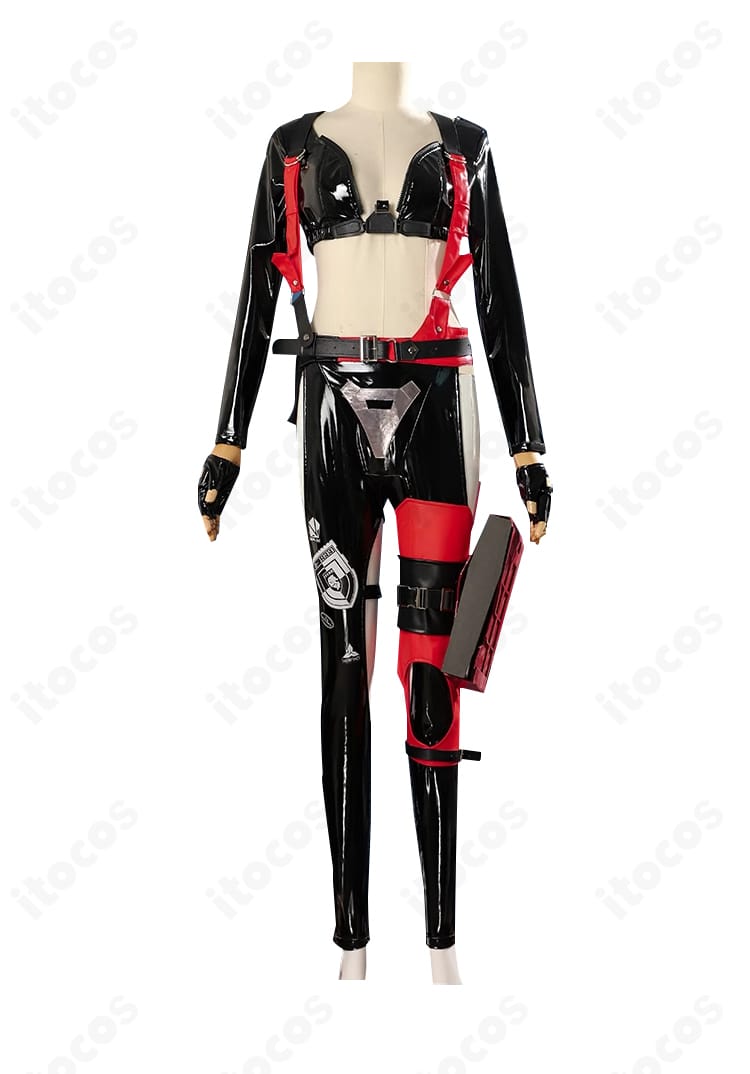 レッドフード衣装のインナー正面ディテール。重ね着の質感と装飾配置が確認できます。