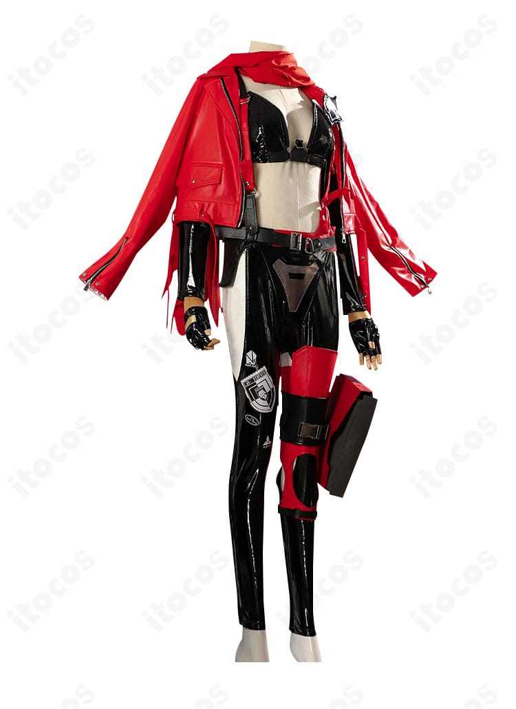 勝利の女神：NIKKE レッドフード衣装の側面。コート裾と装飾ラインの立体感が分かるディテール。