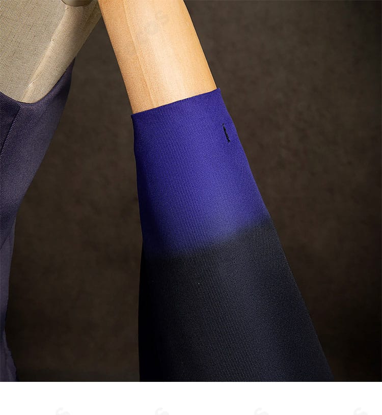 袖先の装飾ディテール（形状と縁取りの表現）