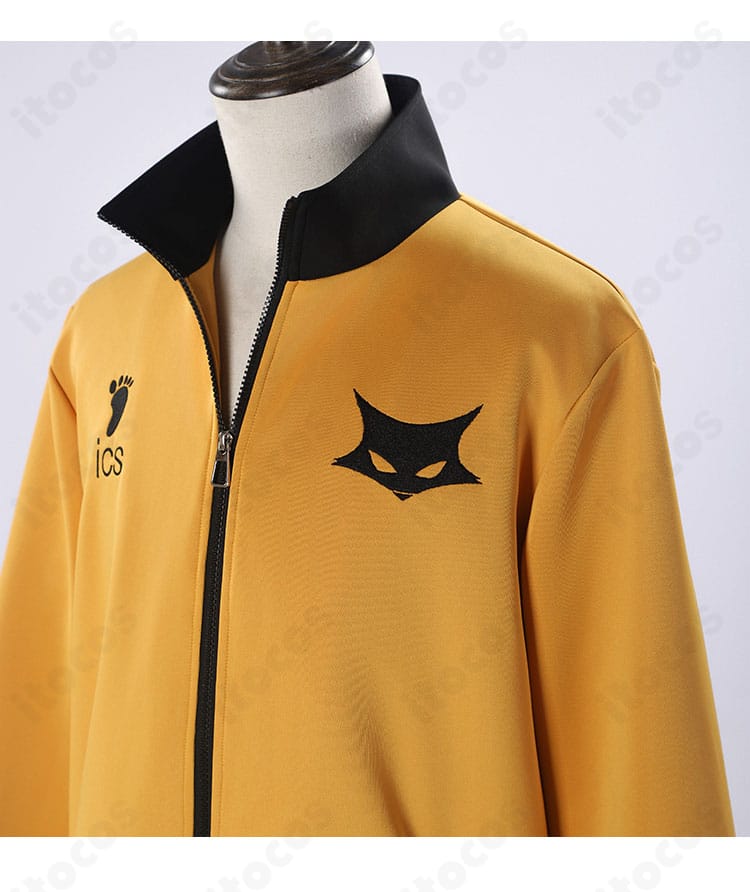 ハイキュー!! 日向翔陽 黒狼隊 コスプレ衣装の前胸部刺繍ディテール。縫い目の美しさと立体感を拡大表示