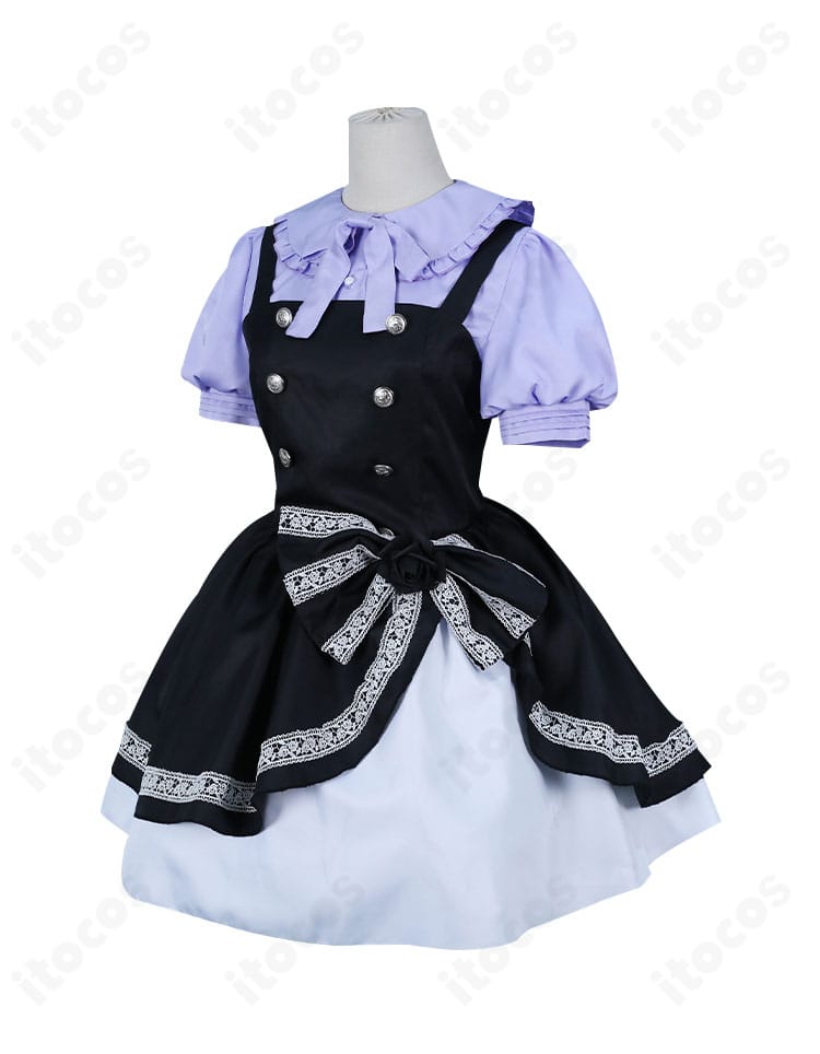 小鳥遊六花 ゴシック服コスプレの左側面。ウエストリボンのボリュームとシルエットの広がりが分かるカット。