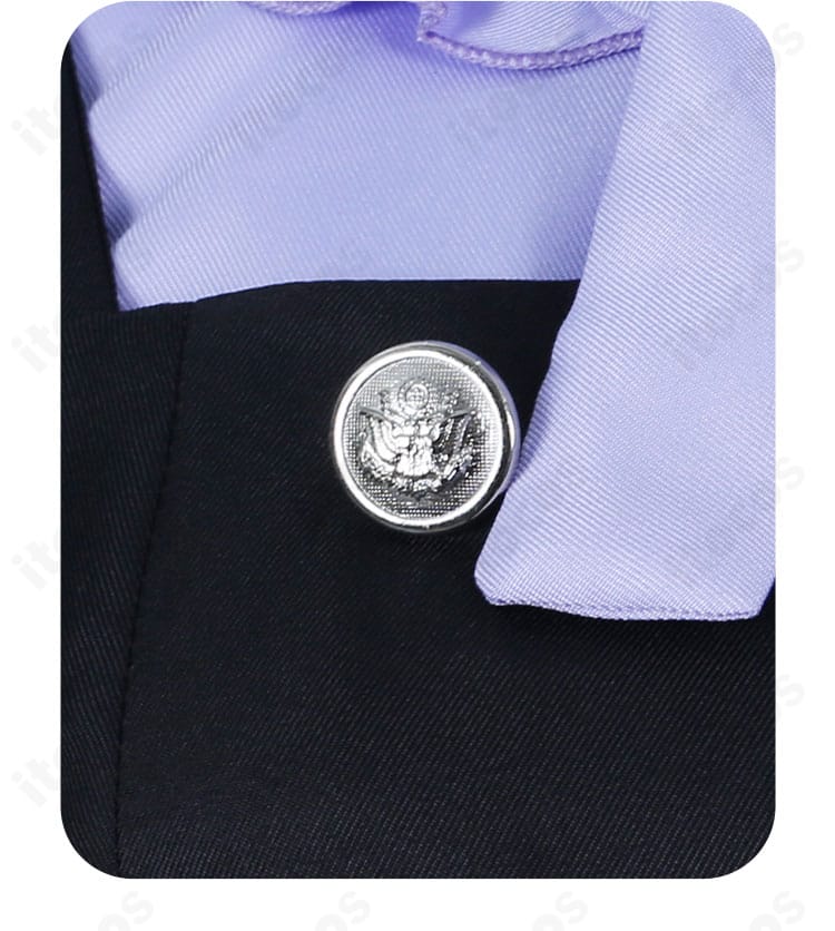 小鳥遊六花 ゴシック服コスプレの装飾ボタンアップ。艶のあるボタンがゴシック調のアクセントに。