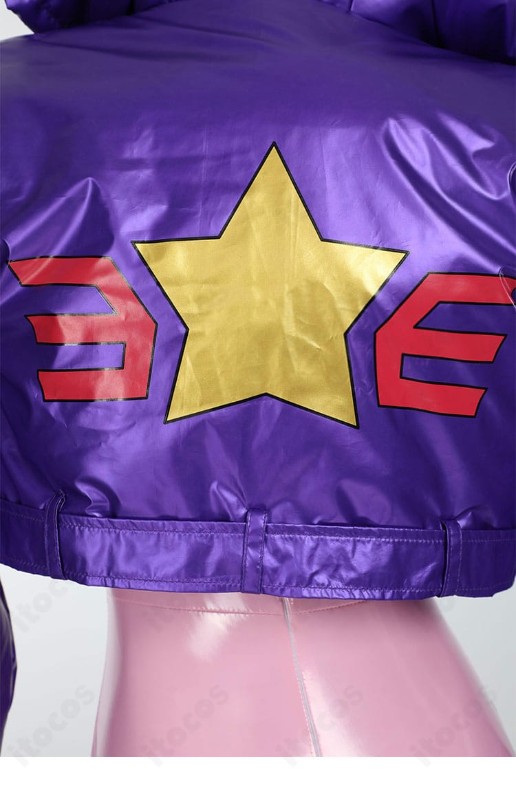 コート背面の大型グラフィック。レイアウトとサイズ感が分かる後ろ身頃ディテール。