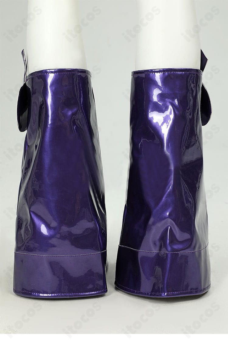 靴の背面ディテール。ヒール形状と背面の切り替えラインを表示。