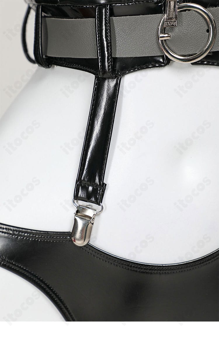 エッグヘッド編衣装の腰部装飾クローズアップ。ベルトと装飾パーツで世界観を強調。