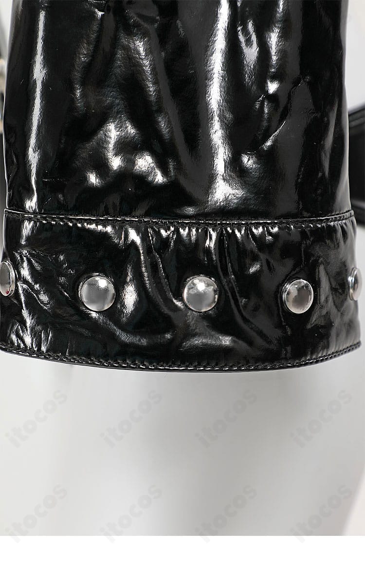 袖口の装飾ディテール。長手袋のエッジがクールな印象を演出。