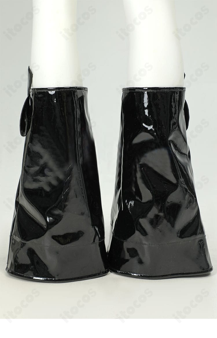 コスプレ用シューズの背面。ヒール形状とラインが分かるデザイン。