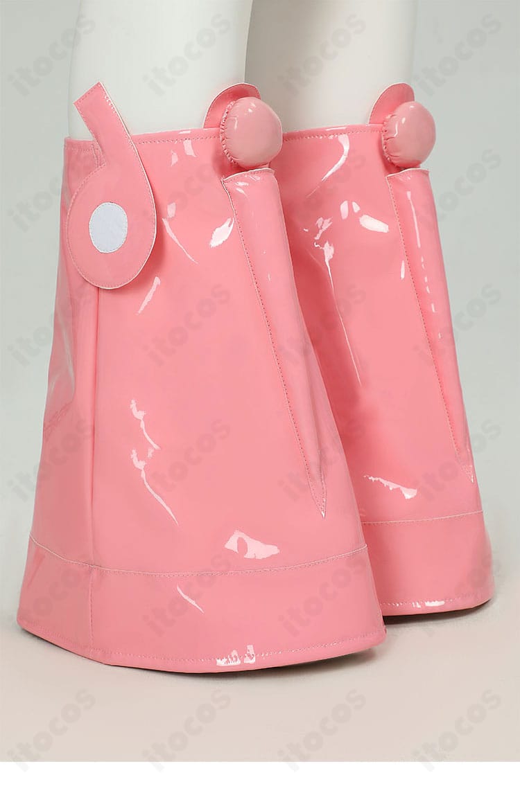 トップスとパンティーの素材感が伝わる近接カット。縫製ラインとエッジの仕上げを確認。