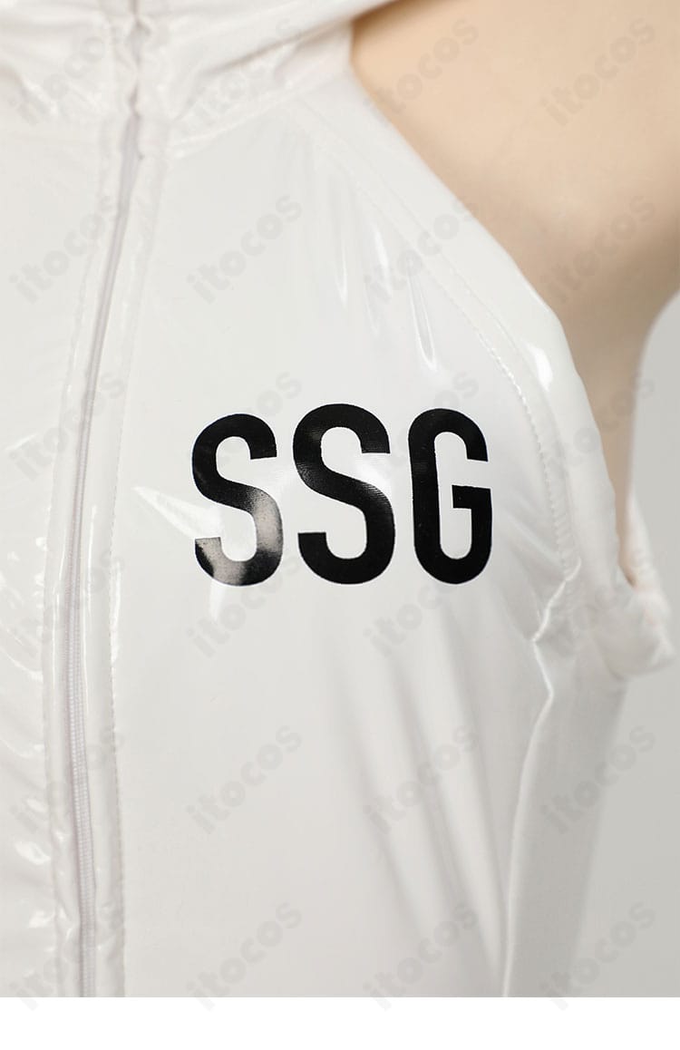 胸元グラフィティ装飾の拡大。カラーの発色とプリントの乗りがわかるディテール。