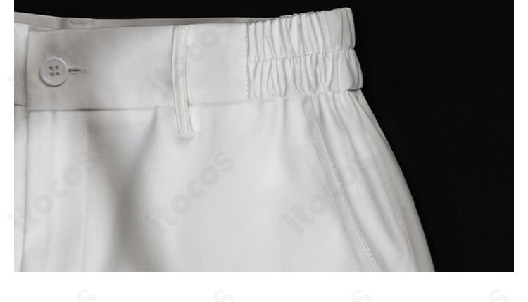 ズボン部分の装飾とフィット感。脚線を整えるパターンで撮影映えする設計