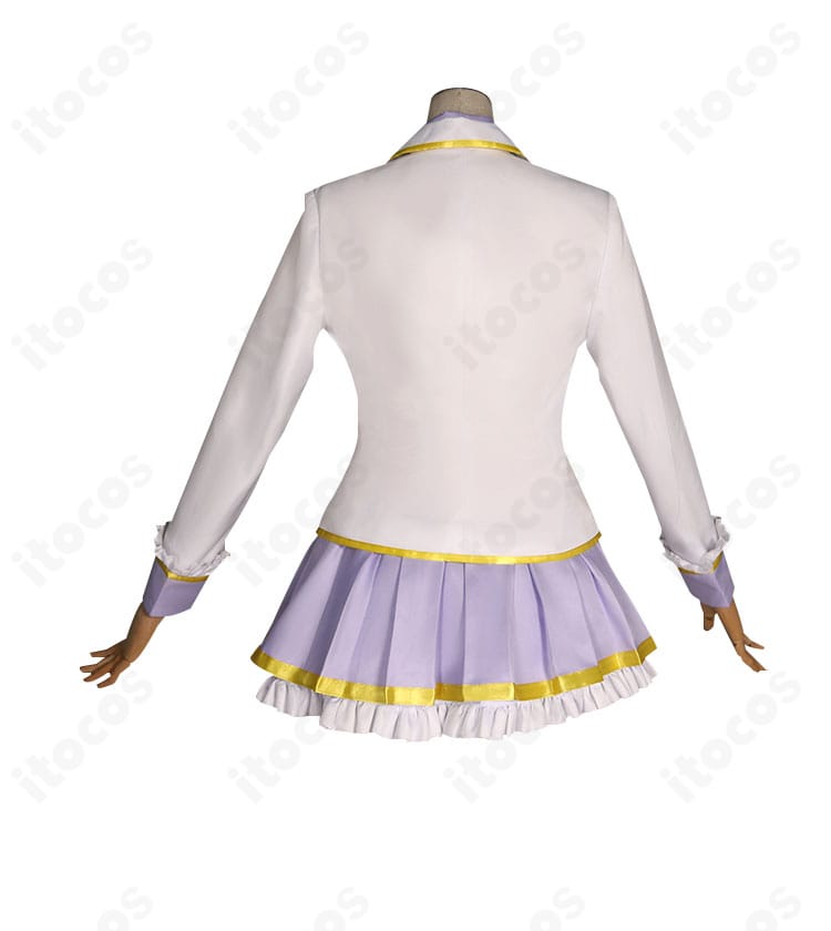 アイカツスターズ！ エルザ フォルテ コスプレ衣装の背面詳細。背中のライン取りと裾の形状が分かる画像。