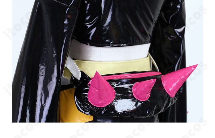 サンゴ コスプレ衣装 腰周りの装飾。ベルトとポーチのバランスが分かる構図。