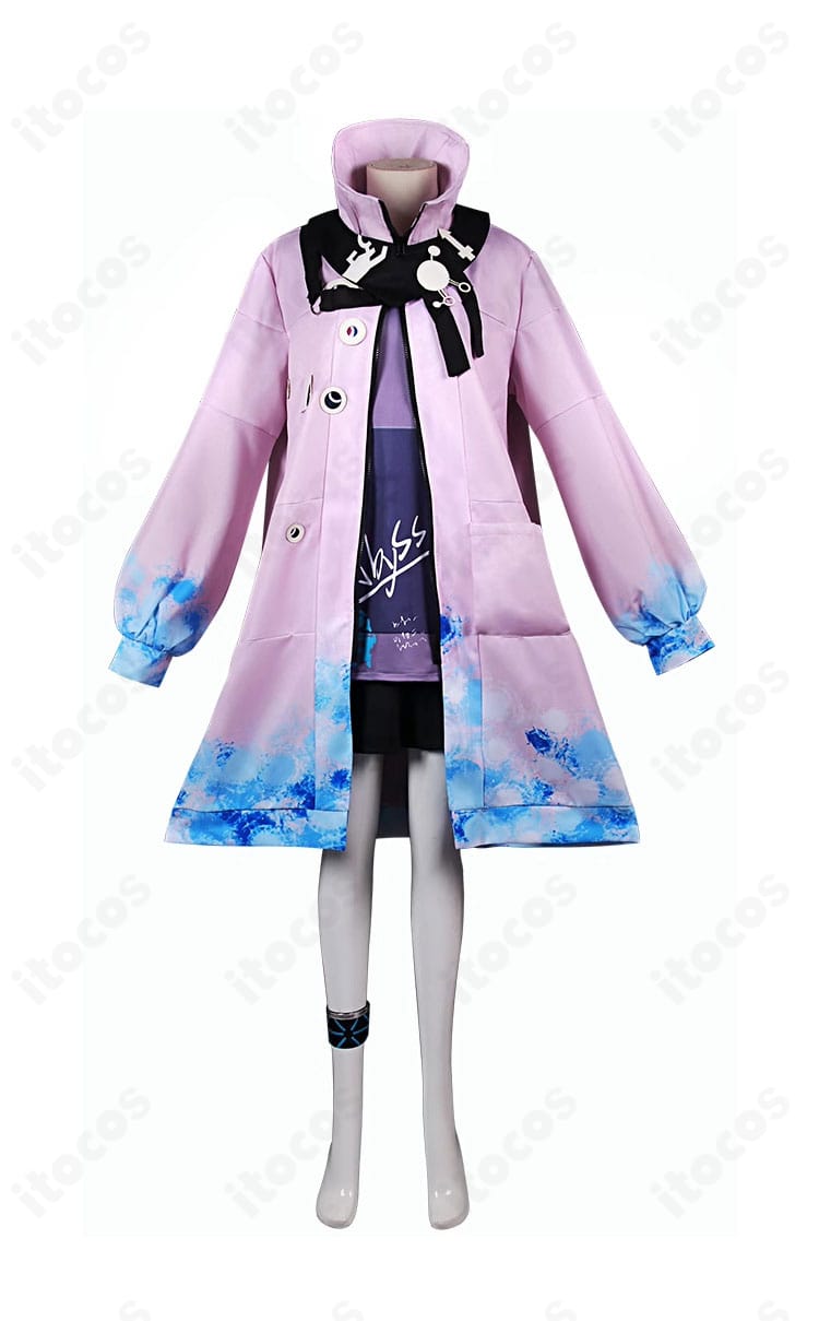 アークナイツ キララのコスプレ衣装 正面全体。コート・Tシャツ・ショートパンツのバランスと装飾を高再現で表現