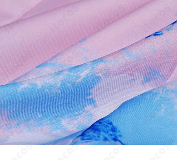 キララ衣装の裾部グラフィック装飾。動きで映えるコントラストが特徴