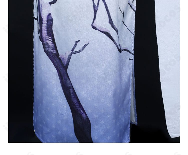 裾（衣擺）部分の装飾ディテール。緩やかなカーブと刺繍の流れが優雅。