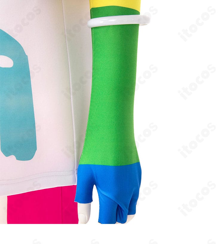 左袖の装飾ディテール。意匠の仕上がりを確認できる画像