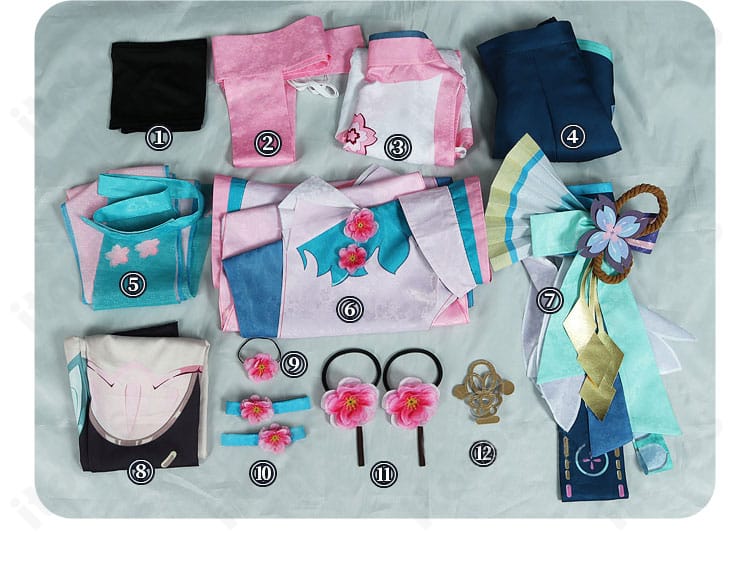 初音ミク 陰陽師コラボ衣装のセット展示。和装一式の全体バランスが分かる写真