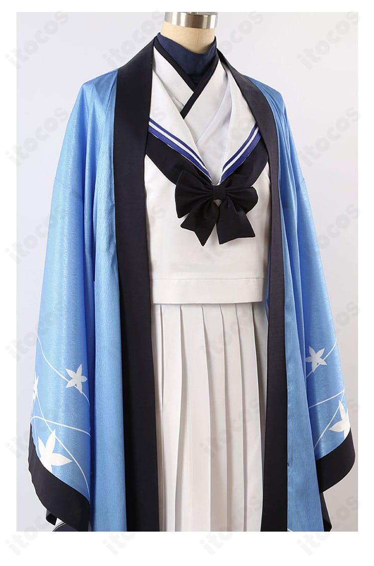 コスプレ衣装 前面装飾のアップ。キャラクターらしさを強調する装飾配置を詳細に撮影。