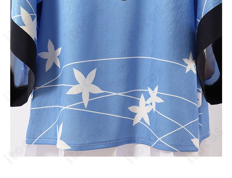 御稜ナグサ衣装 背面裾飾りのクローズアップ。エレガントな裾デザインを強調。