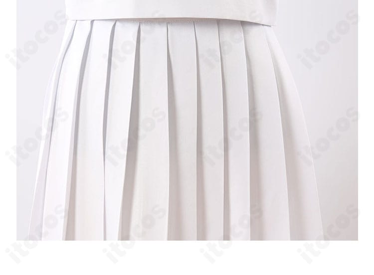 スカート部分の近接写真。プリーツと落ち感が分かる美しいシルエット。