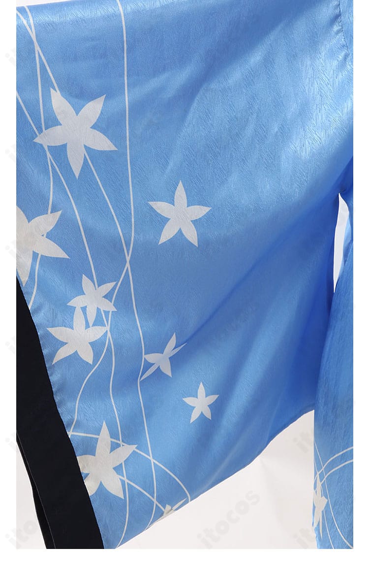 右袖の装飾ディテール。袖口の意匠やステッチの仕上がりが分かる近接画像。