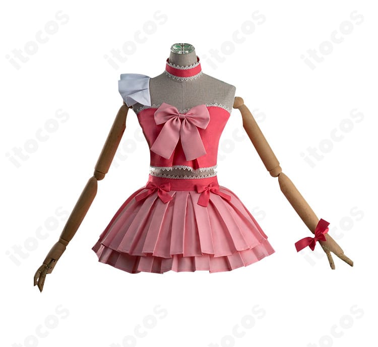 春音あいら コスプレ衣装の正面全景。トップスのラインとスカートの広がり、チョーカーの配置まで再現したフロントビュー。