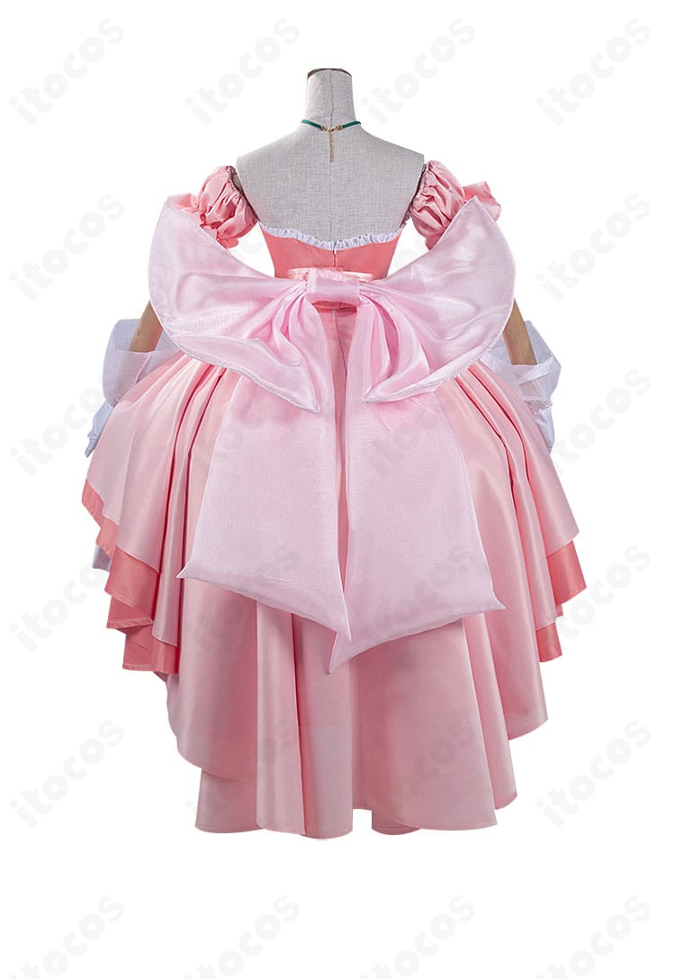 背面からの花園花鈴衣装。背部の大きな蝶結びとスカートの広がり、後ろ姿のディテールを強調