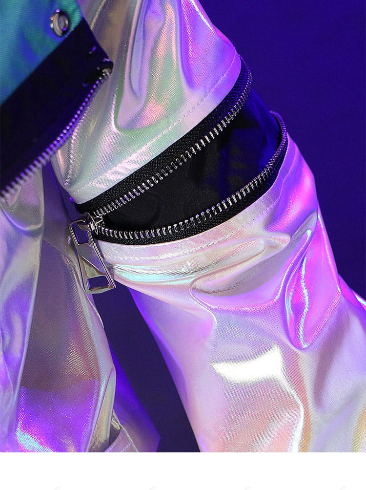 外套袖口のディテール。カフデザインとラインテープがサイバーパンク感を演出。