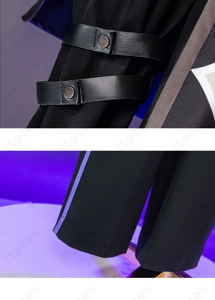 右脚パンツ装飾のアップ。リベット風パーツとストラップが個性を引き立てる。